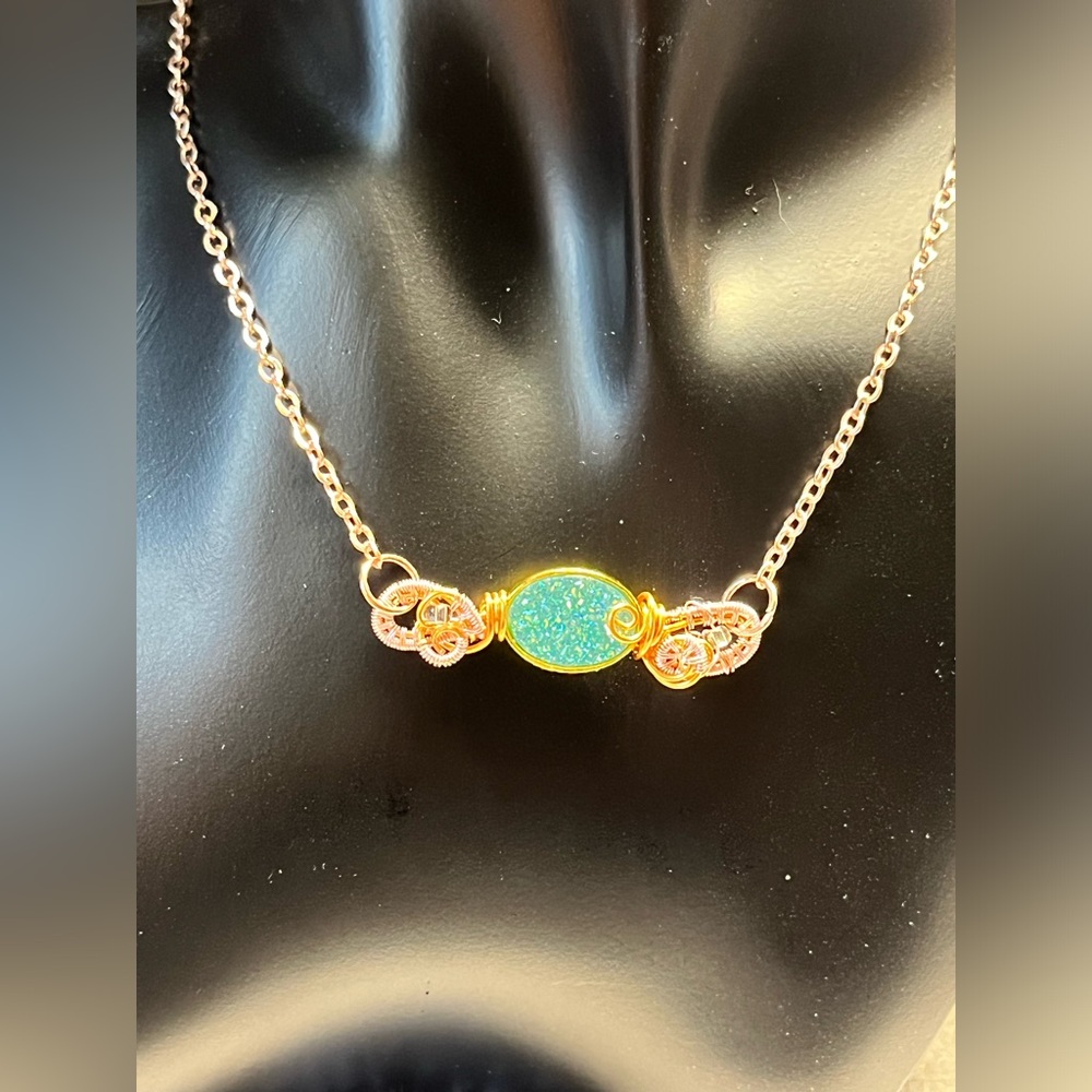 💕💙Gorgeous iridescent druzy necklace/pendant, collar/choker pink chain